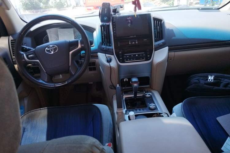 Used Toyota Land Cruiser  Center Console