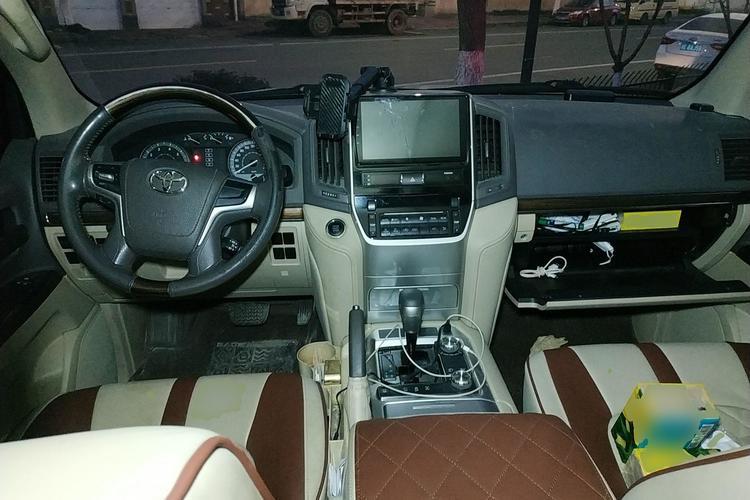 Used Toyota Land Cruiser 2016 4.0L Automatic GX-R Center Console