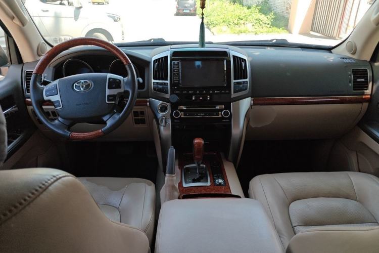 Used Toyota Land Cruiser  Center Console