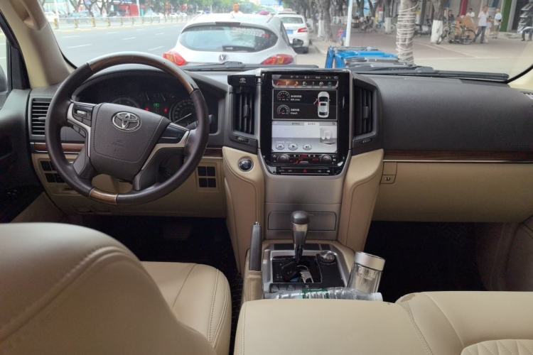 Used Toyota Land Cruiser 2016 4.0L Automatic GX-R Center Console