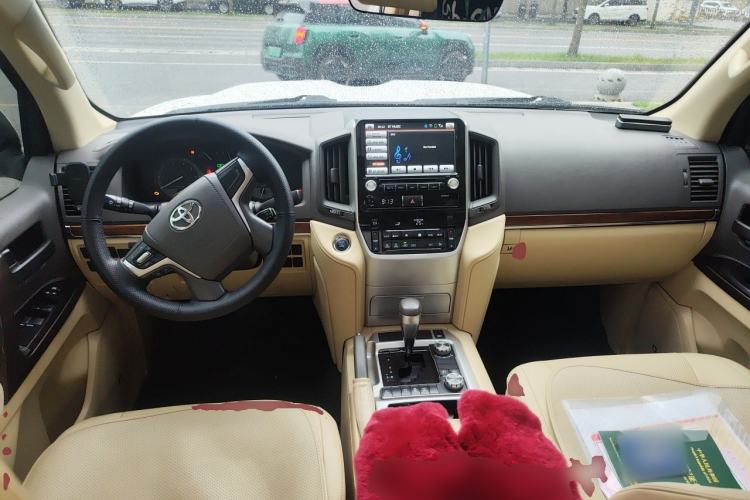 Used Toyota Land Cruiser 2016 4.0L Gasoline 8-Seater Middle East Version Center Console