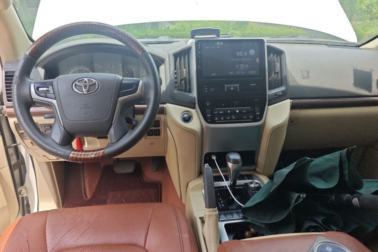 Used Toyota Land Cruiser  Center Console