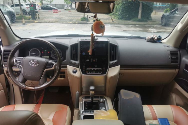 Used Toyota Land Cruiser  Center Console