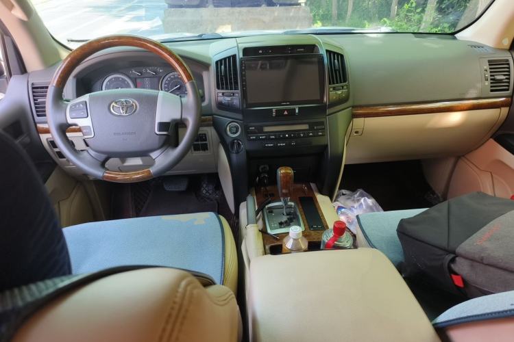 Used Toyota Land Cruiser  Center Console