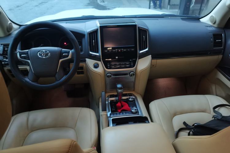Used Toyota Land Cruiser 2016 4.6L Automatic VX-R Center Console