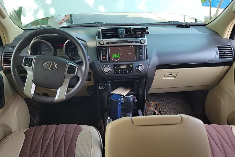 Used Toyota Land Cruiser  Center Console
