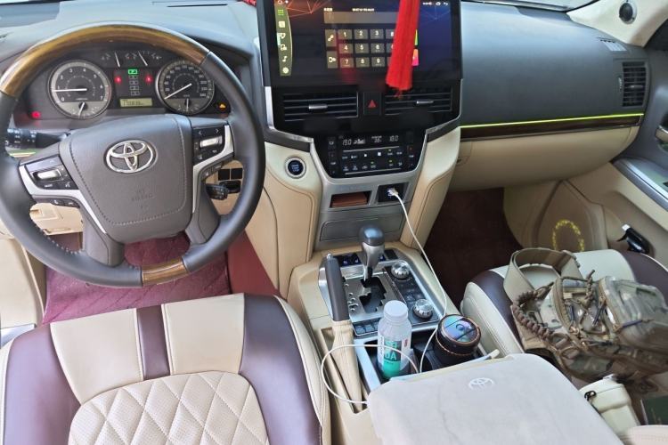 Used Toyota Land Cruiser 2016 4.6L GX-R Middle East Center Console