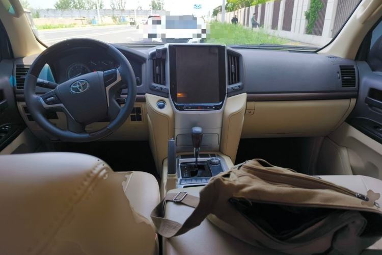 Used Toyota Land Cruiser  Center Console