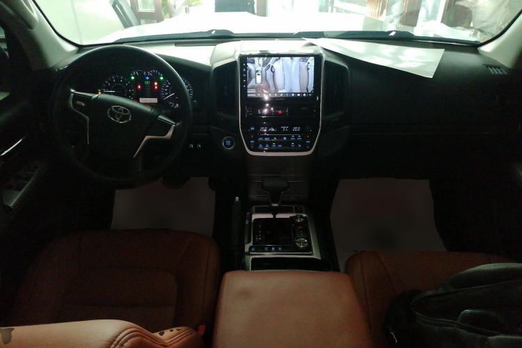 Used Toyota Land Cruiser 2016 4.0L Gasoline 8-Seater Middle East Version Center Console