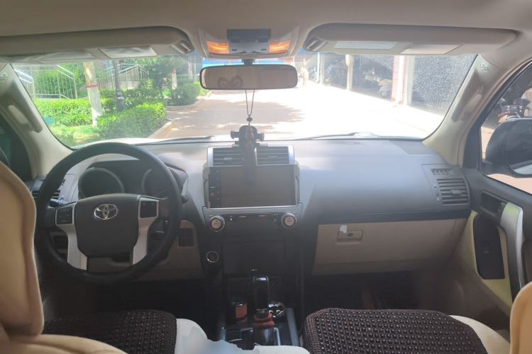 Used Toyota Land Cruiser  Center Console