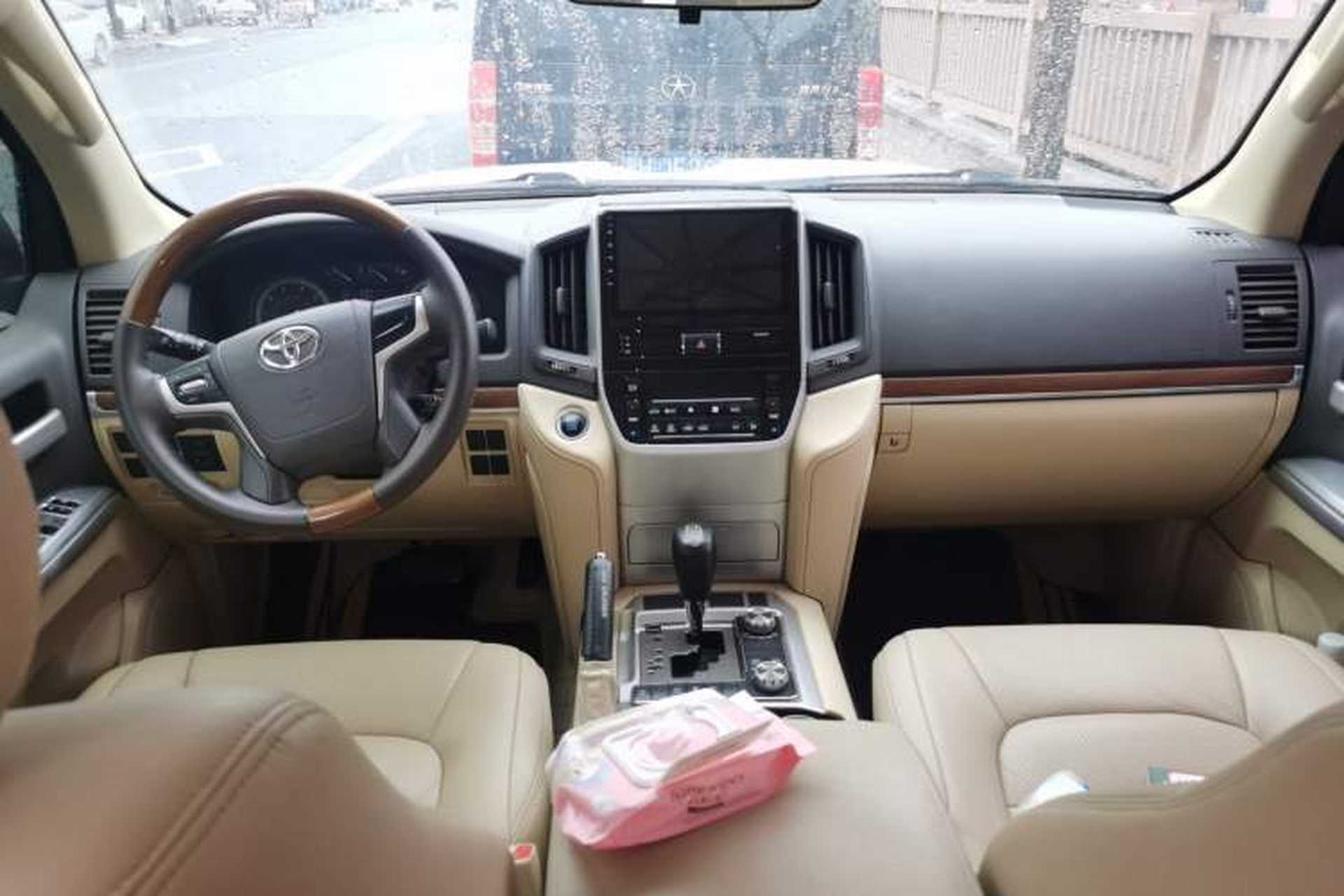 Used Toyota Land Cruiser 2016 4.0L GX 5-Seater U.S. Specification Center Console