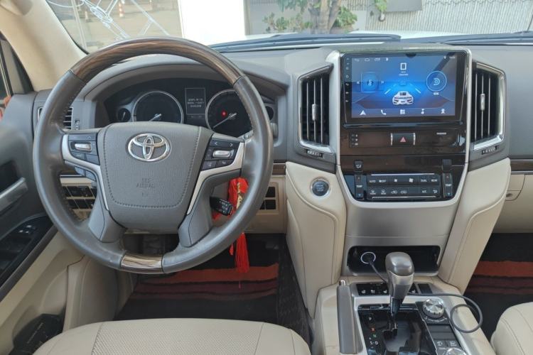 Used Toyota Land Cruiser 2016 4.6L Automatic VX-R Center Console
