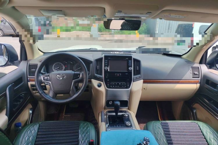 Used Toyota Land Cruiser  Center Console
