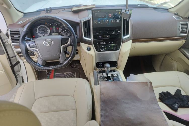 Used Toyota Land Cruiser 2016 4.0L GX-R Dual Differential – Middle East Center Console