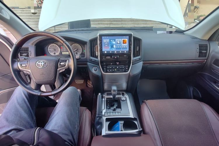 Used Toyota Land Cruiser 2016 4.0L GX-R Eight-Cylinder Dual Differential – Middle East Center Console