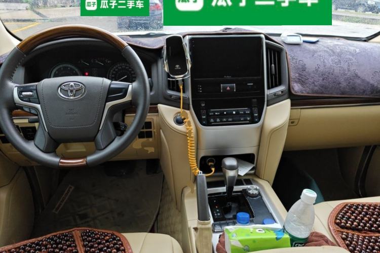 Used Toyota Land Cruiser 2016 4.0L Gasoline 8-Seater Middle East Version Center Console