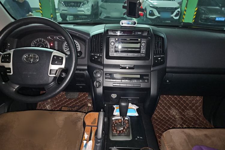 Used Toyota Land Cruiser 2016 4.0L Automatic VX-R Center Console