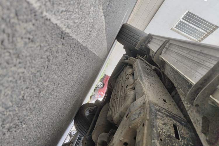 Used Toyota Land Cruiser 2016 4.0L GX-R Dual Differential – Middle East Chassis Front Right