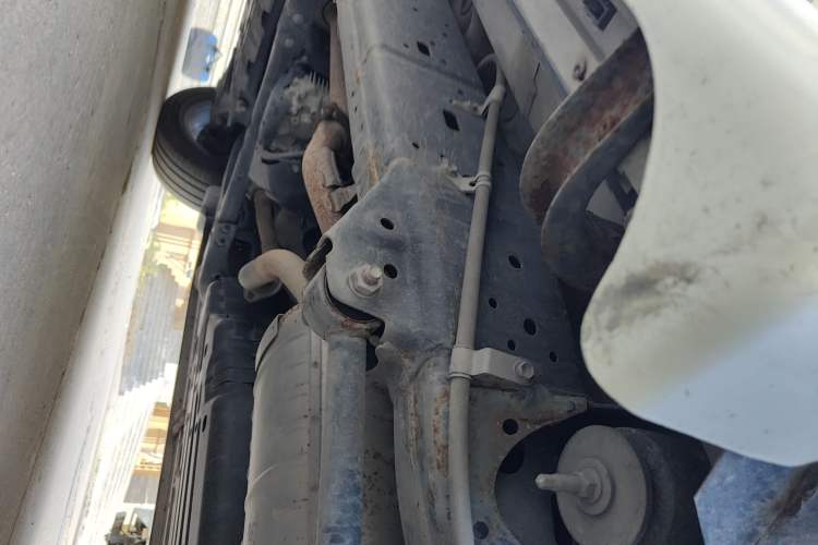 Used Toyota Land Cruiser 2016 4.0L GX-R Eight-Cylinder Dual Differential – Middle East Chassis Rear Left