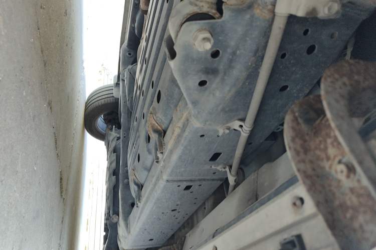 Used Toyota Land Cruiser 2016 4.0L GX-R Eight-Cylinder Dual Differential – Middle East Chassis Rear Right