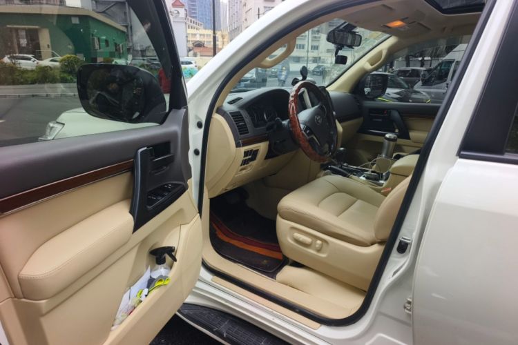 Used Toyota Land Cruiser 2016 4.0L GX 8-Seater U.S. Specification Driver Seat