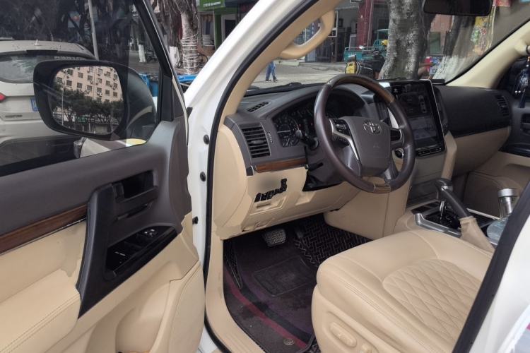 Used Toyota Land Cruiser 2016 4.0L Automatic GX-R Driver Seat