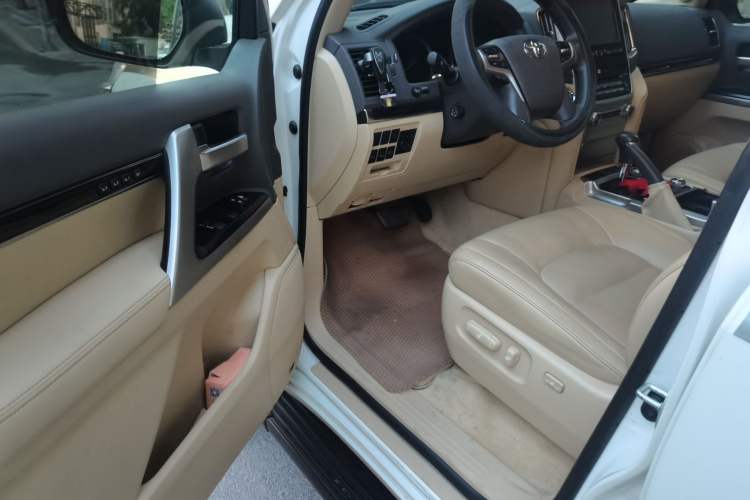 Used Toyota Land Cruiser 2016 4.6L Automatic VX-R Driver Seat