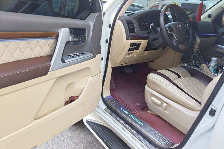 Used Toyota Land Cruiser 2016 4.6L GX-R Middle East Driver Seat