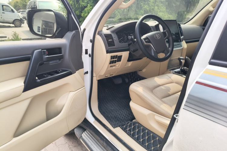 Used Toyota Land Cruiser 2016 4.0 GX-R Dual Fuel Dual Differential – Middle East Driver Seat