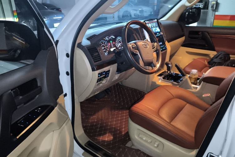 Used Toyota Land Cruiser 2016 4.6L GX-R Middle East Driver Seat