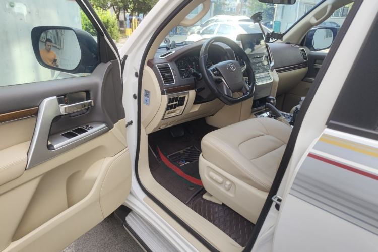 Used Toyota Land Cruiser 2016 4.0L GX-R Dual Differential – Middle East Driver Seat