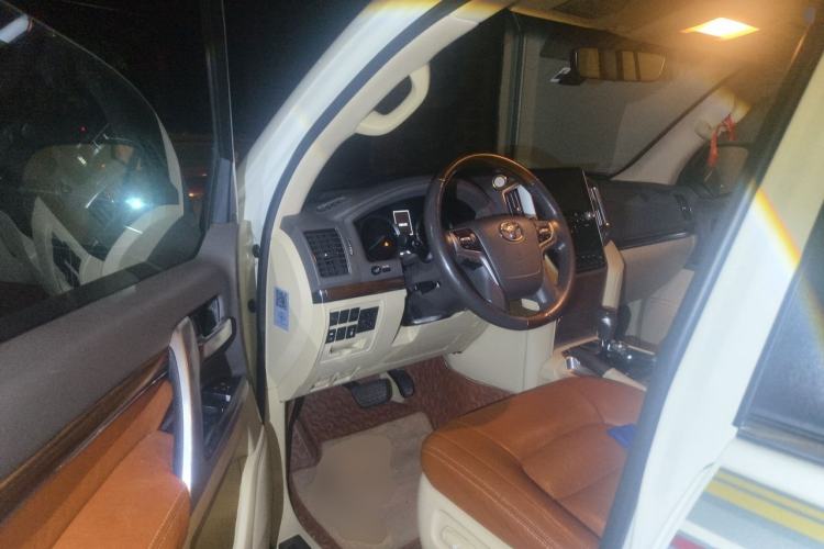 Used Toyota Land Cruiser 2016 5.7L Automatic/Manual Transmission EX-R Middle East Driver Seat
