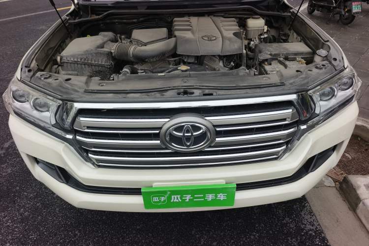 Used Toyota Land Cruiser 2016 4.0L GX 8-Seater U.S. Specification Engine Bay