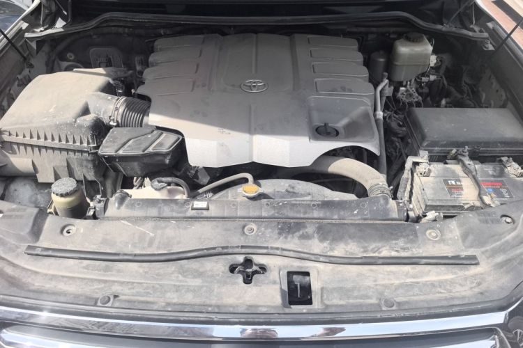 Used Toyota Land Cruiser  Engine Bay