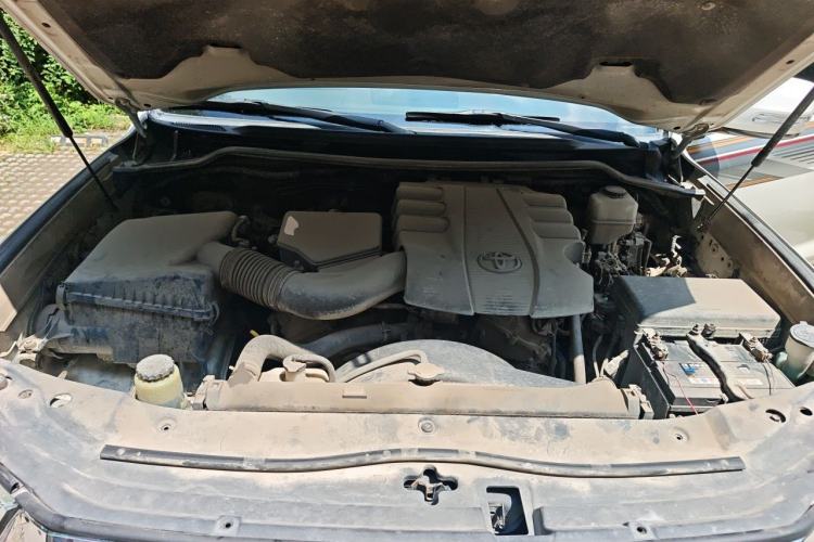Used Toyota Land Cruiser  Engine Bay