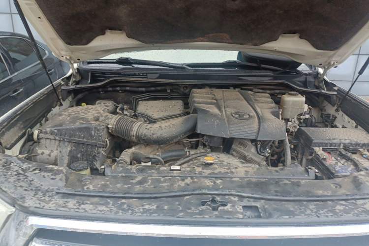 Used Toyota Land Cruiser  Engine Bay