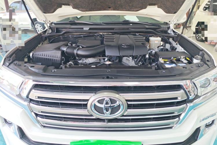 Used Toyota Land Cruiser  Engine Bay