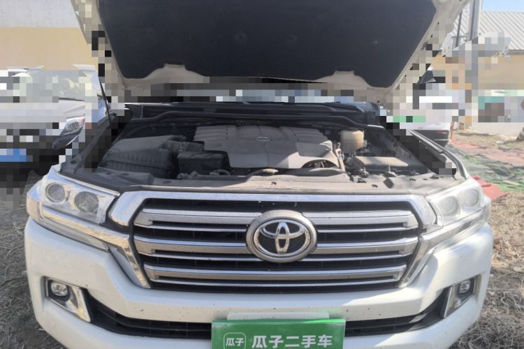 Used Toyota Land Cruiser  Engine Bay