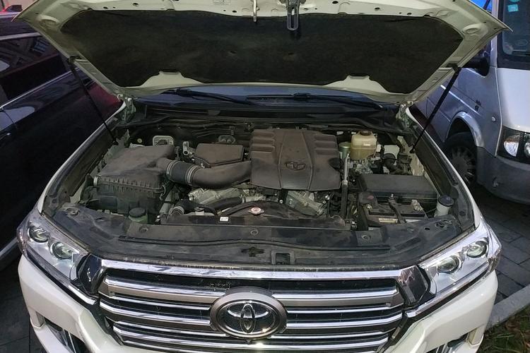 Used Toyota Land Cruiser 2016 4.0L Automatic GX-R Engine Bay