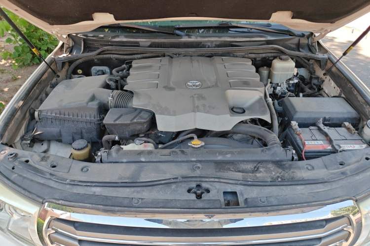 Used Toyota Land Cruiser  Engine Bay