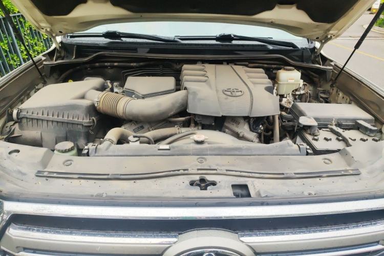 Used Toyota Land Cruiser 2016 4.0L Gasoline 8-Seater Middle East Version Engine Bay
