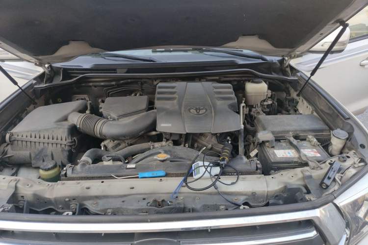 Used Toyota Land Cruiser 2016 4.0L GX 5-Seater U.S. Specification Engine Bay