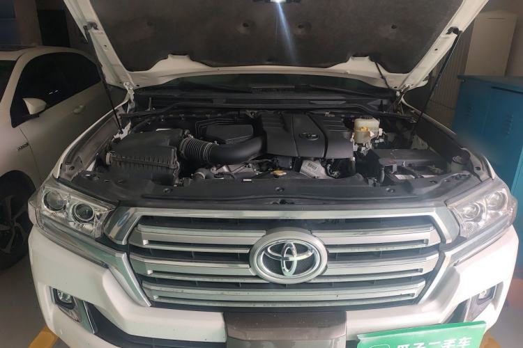 Used Toyota Land Cruiser 2016 4.0L Gasoline 8-Seater U.S. Specification Engine Bay