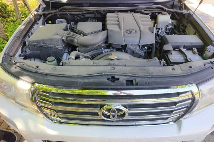 Used Toyota Land Cruiser  Engine Bay