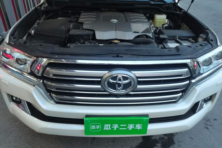 Used Toyota Land Cruiser 2016 4.6L Automatic VX-R Engine Bay