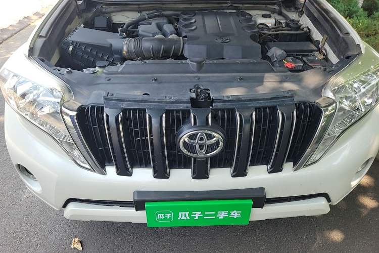 Used Toyota Land Cruiser  Engine Bay