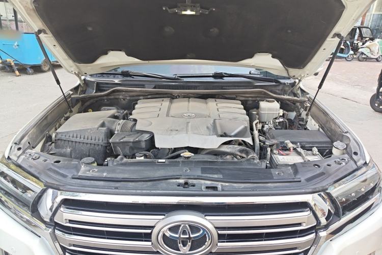 Used Toyota Land Cruiser 2016 4.6L GX-R Middle East Engine Bay