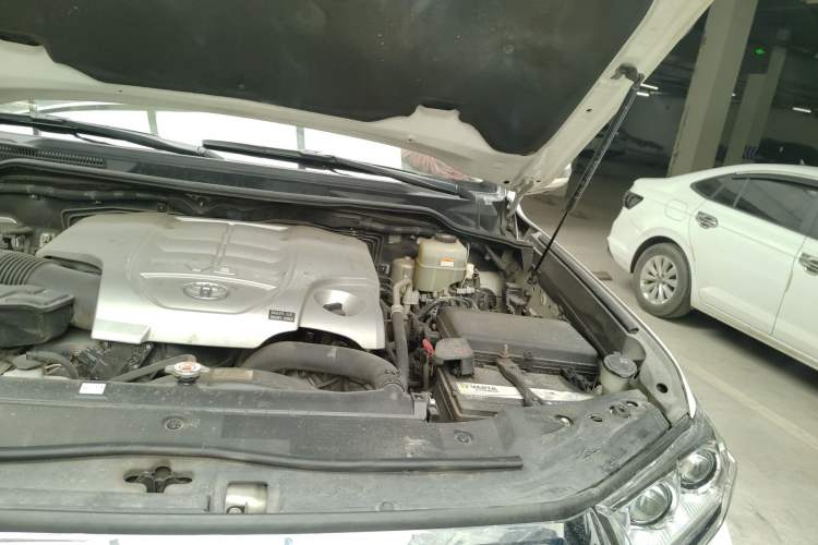 Used Toyota Land Cruiser  Engine Bay Left