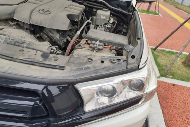 Used Toyota Land Cruiser  Engine Bay Left