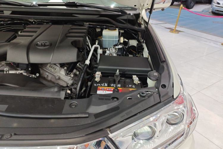 Used Toyota Land Cruiser  Engine Bay Left